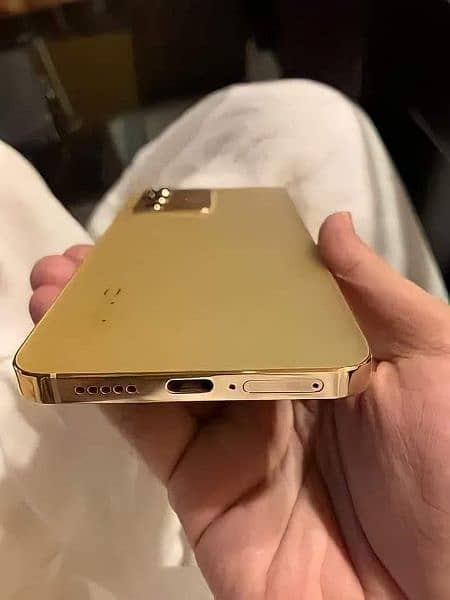 golden color with box and charger 4