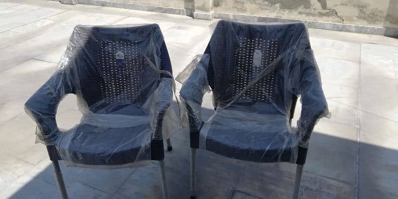 Two plastic chairs and one Table for sale 0