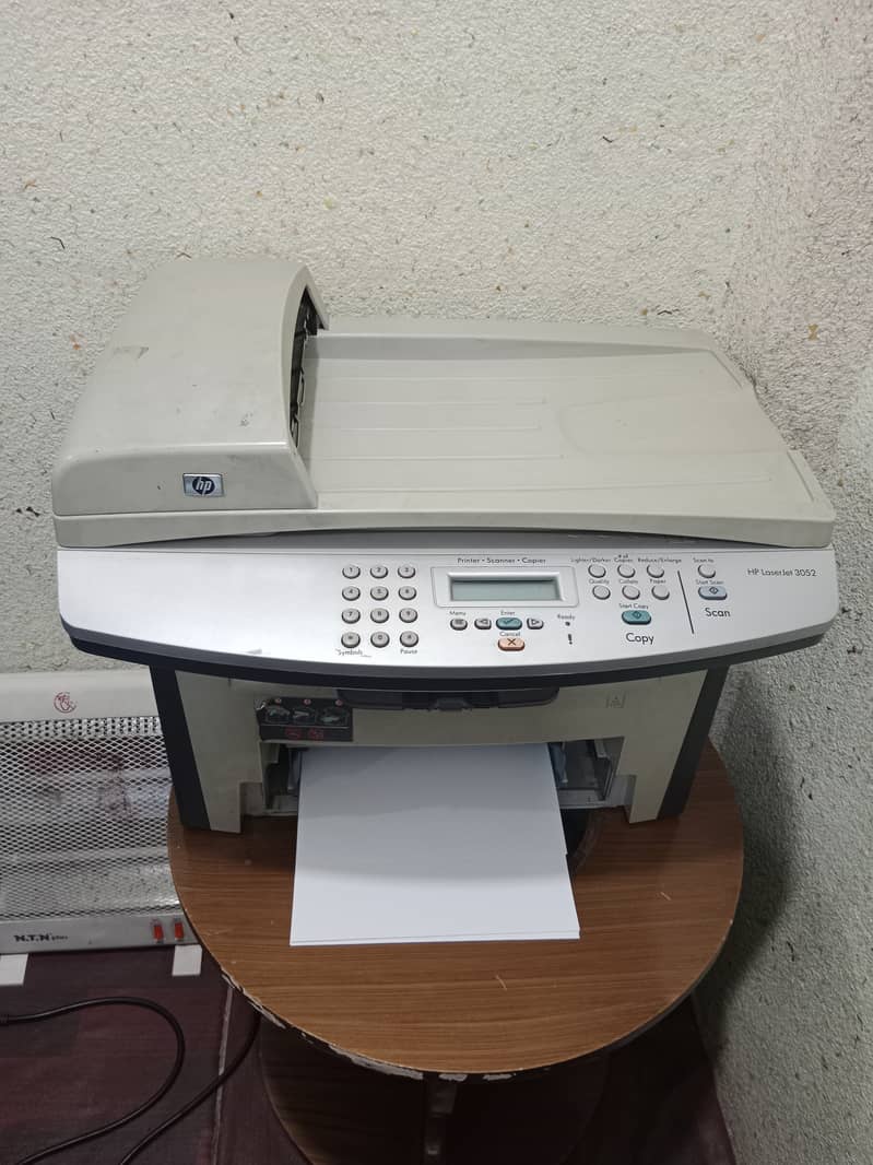 HP Laserjet 3052 (Printer, Scanner and Photocopier) 0
