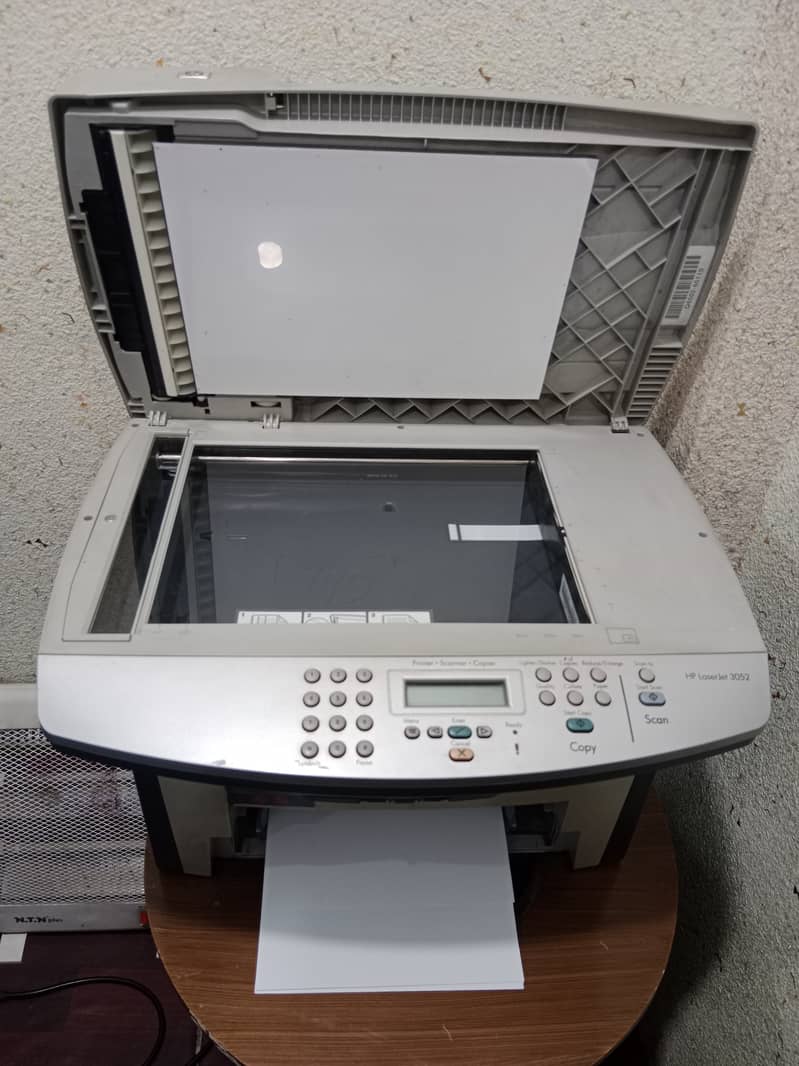 HP Laserjet 3052 (Printer, Scanner and Photocopier) 2