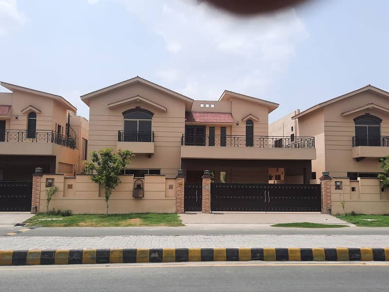 This is a 5 bedroom Brig house in askari 10 near to all amenities . The place is very well secured . 3