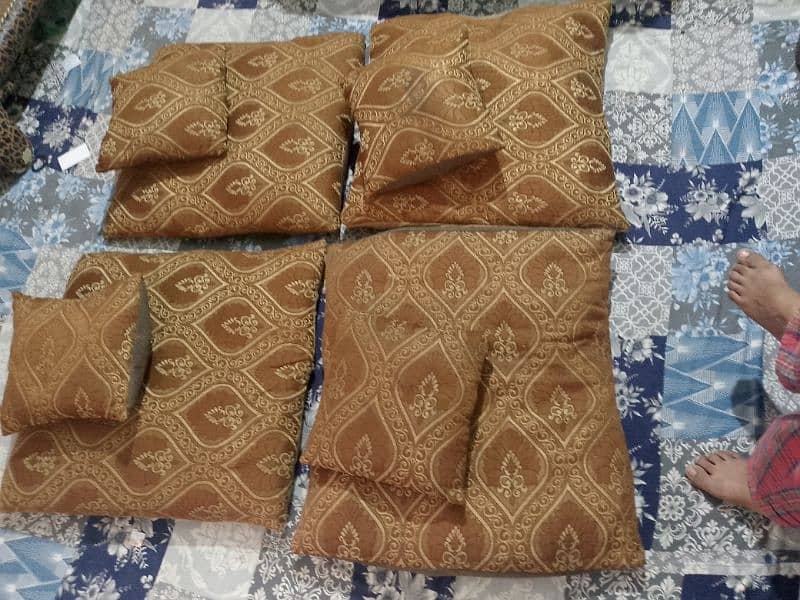 4 piece small cushion and 4 piece large cushion 1