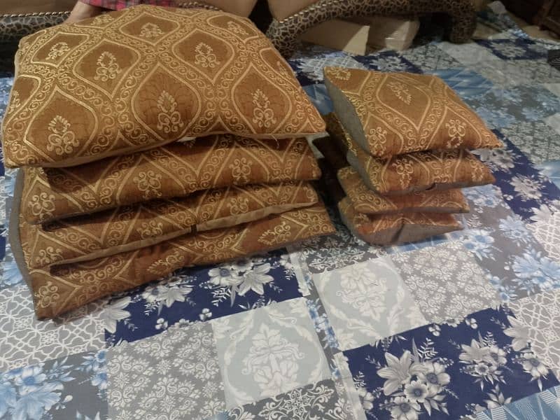 4 piece small cushion and 4 piece large cushion 3