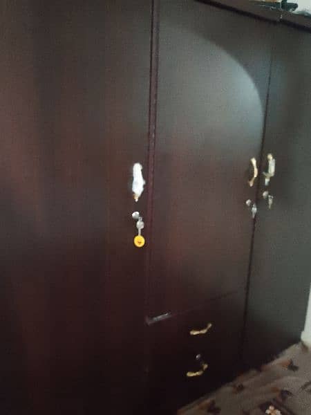 3 door wardrobe new only use in 15 days 1