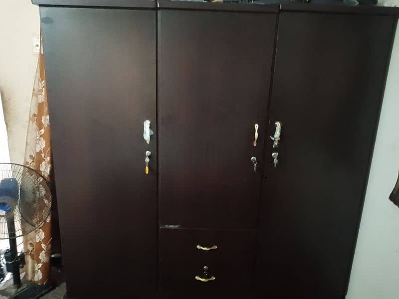 3 door wardrobe new only use in 15 days 2