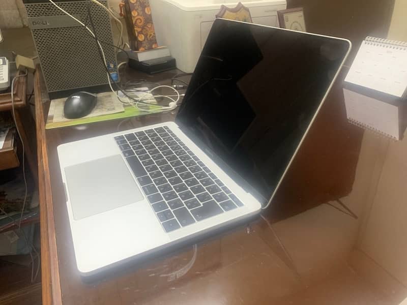 MacBook Pro (13-inch, 2016), 2.4GHz Dual-Core  i7, 16GB Ram, 256SSD 7