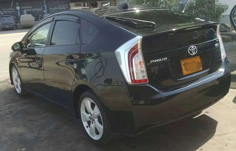 Prius G Touring Selection 1.8. Model 2011 & Registered 2018 3