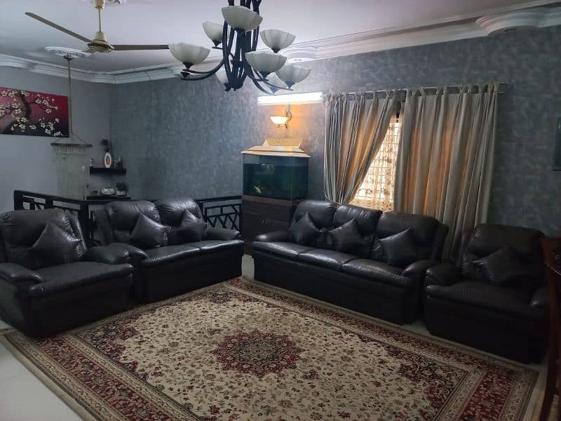 7 seater leather sofa set excellent condition 0