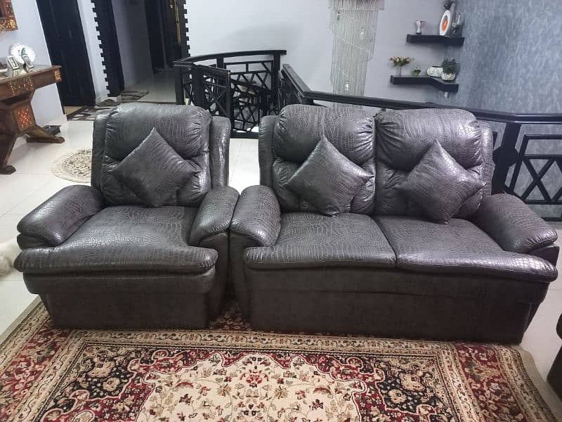 7 seater leather sofa set excellent condition 1