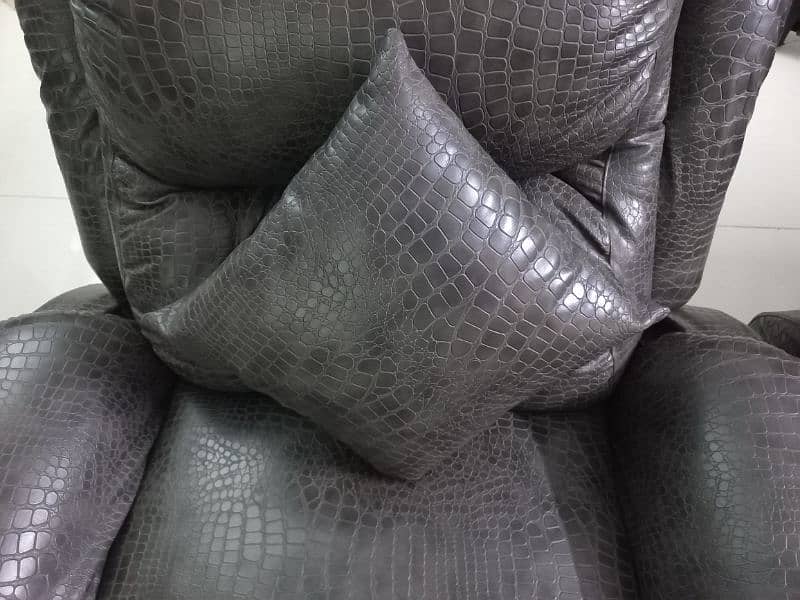 7 seater leather sofa set excellent condition 3
