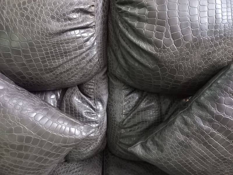 7 seater leather sofa set excellent condition 5