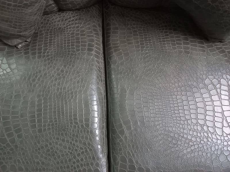 7 seater leather sofa set excellent condition 6