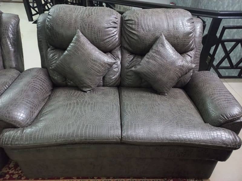 7 seater leather sofa set excellent condition 7