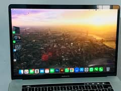 Macbook pro 2018 i9 15.4 inch