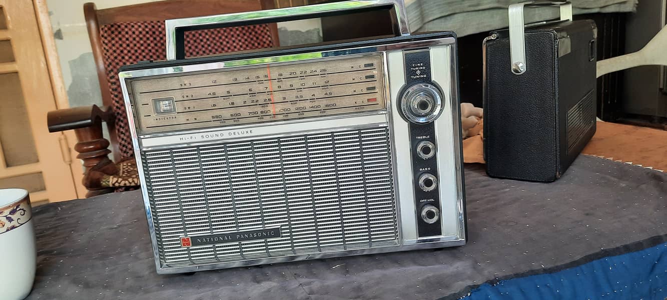 National Panasonic r 100 radio 0
