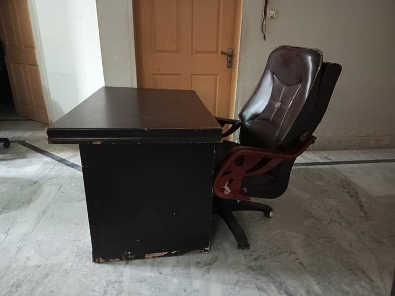 Office Executive Table & Boss Chair 1