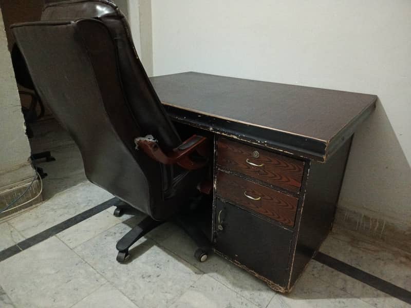 Office Executive Table & Boss Chair 2
