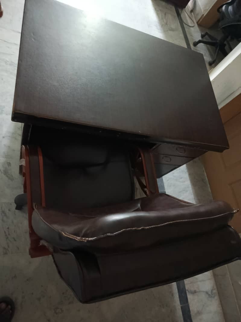 Office Executive Boss Chair & Table 2