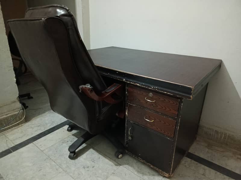 Office Executive Boss Chair & Table 4