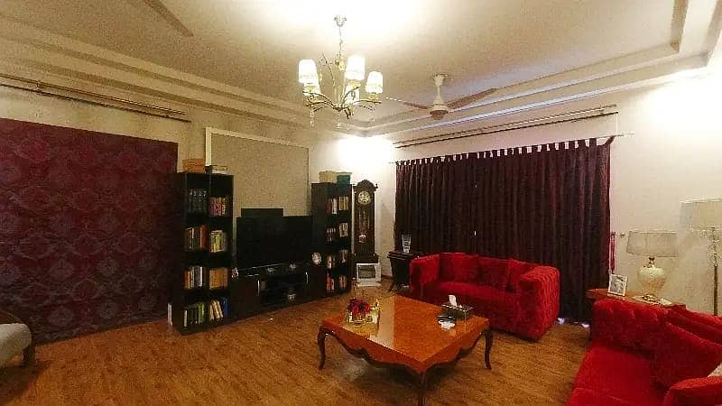 One Kanal Beautiful Luxurious Full House For Rent With Basement In DHA Phase 4 Lahore 2
