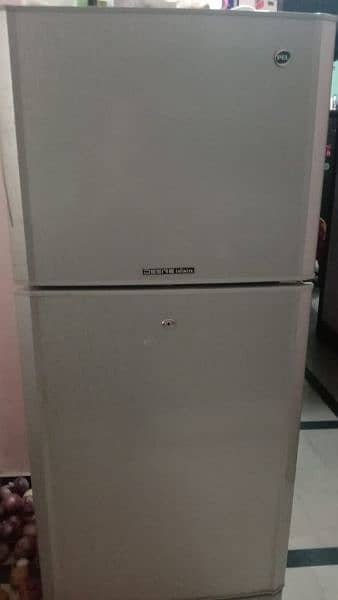 v v new and good in condition PEL fridge. . . medium size. . . 0