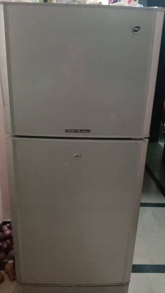 v v new and good in condition PEL fridge. . . medium size. . . 1