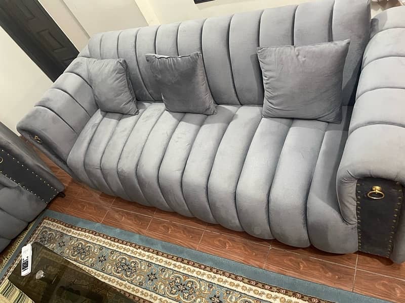 7 seater sofa  set 10 on 10 condition 1
