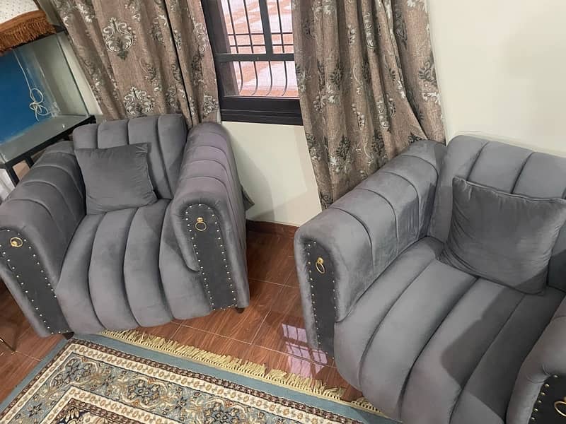 7 seater sofa  set 10 on 10 condition 2