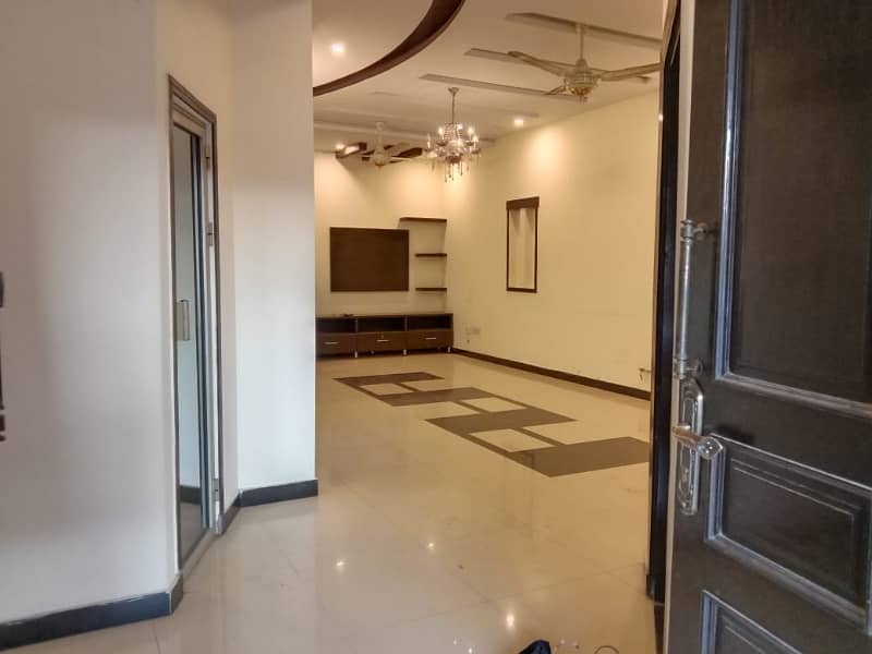 10 Marla full house available for rent in phase 4 bahira town Rawalpindi 9