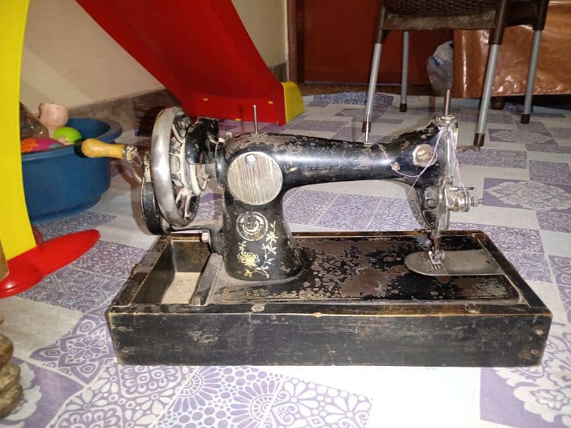 salika sewing machine I heavy duty I 9/10 condition 0