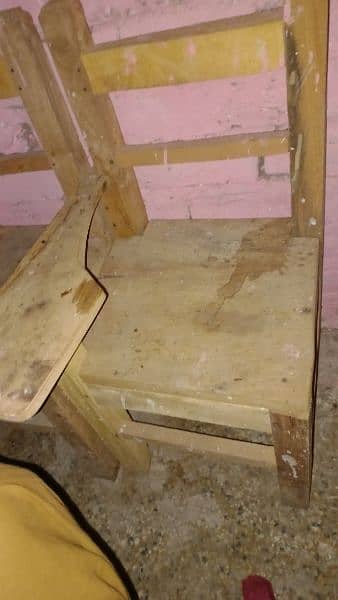 4 pur wood chairs in good condition 0