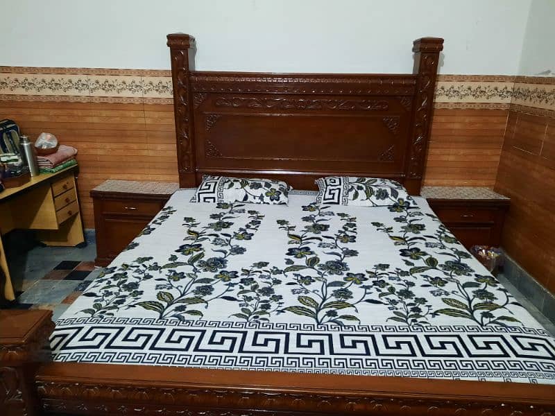 King size bed with dressing, side table and large size wardrobe 0