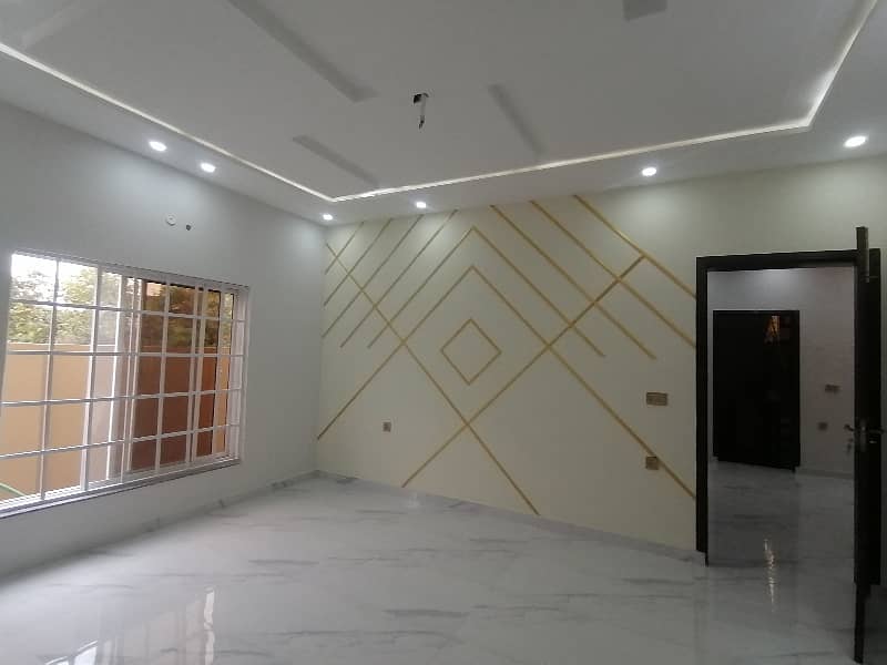 10 Marla B. New D storey House for sale in college Road Lahore 6