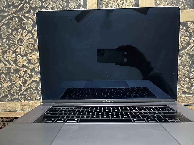 macbook pro 2018 15 inches 0