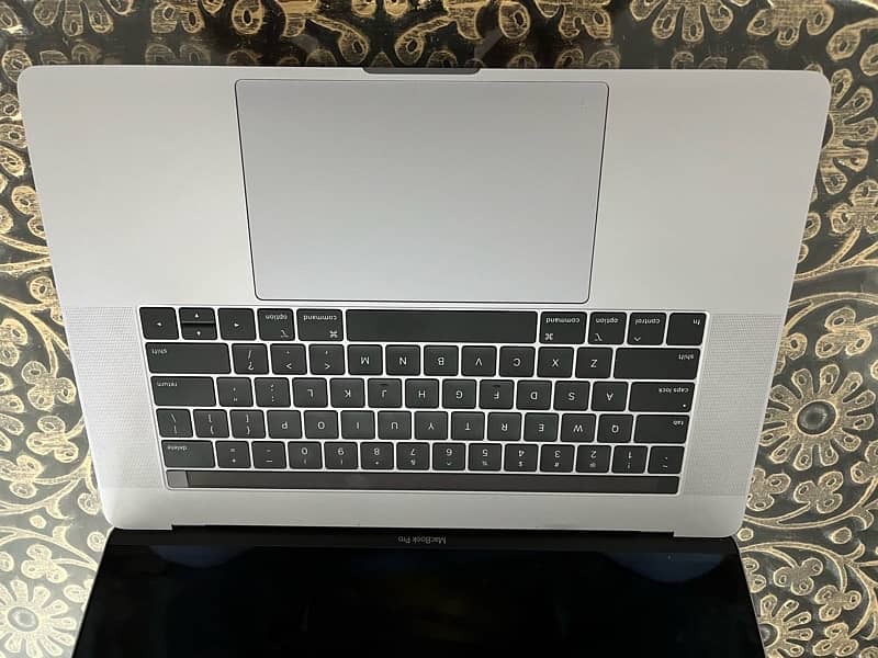 macbook pro 2018 15 inches 1
