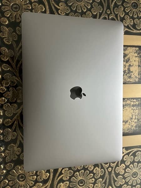 macbook pro 2018 15 inches 2
