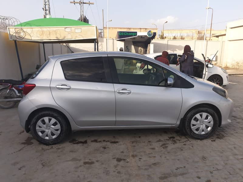 Toyota Vitz 2015 Just like Brand New in Condition, Need money on urget 4