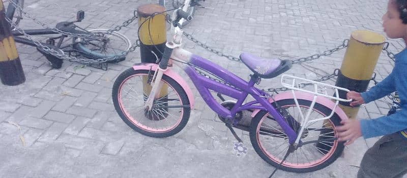3 cycles and 1 kids car for sale 6000 per piece he 3