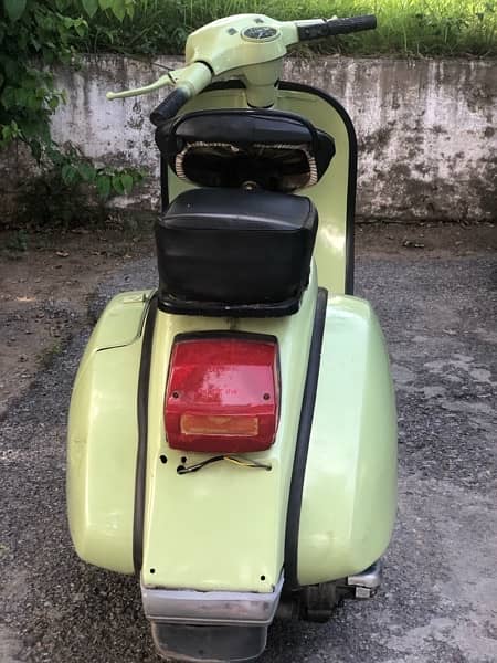 customised vespa scooter Pistachio color 2