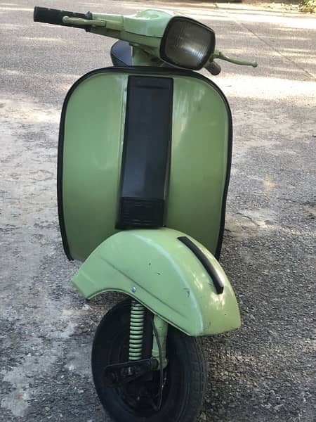 customised vespa scooter Pistachio color 3