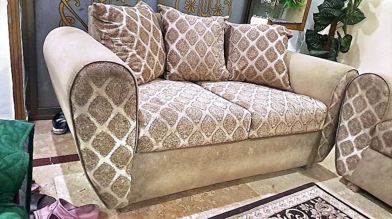 1,2,3 sofa set in Excellent condition. 1