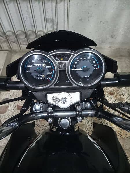 Honda CB-150F 4