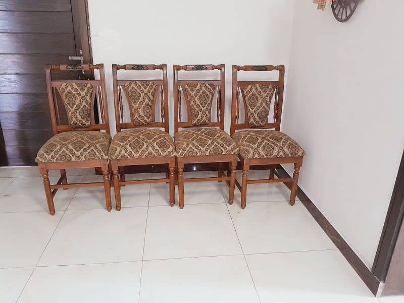 Dining Table set with 4 chairs, Excellent condition 2