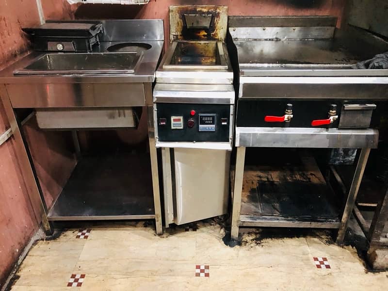 Pizza Oven, Deep Fryer, Hot Plate, Breading Table, Prep Table 8
