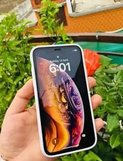 IPHONE XR CONVERT INTO 11 SIM WORKING. 64GB. . EXCHANGE POSSIBLE