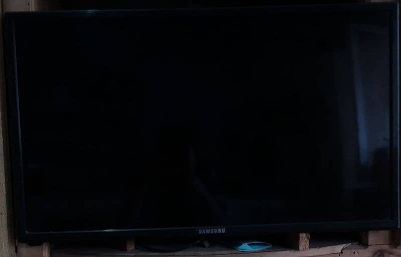 Samsung 32 Inch Full HD TV + A Grade Dish + Receiver 3