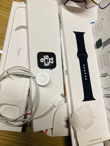 Apple Watch SE 1 - 44 MM 98% battery health 4