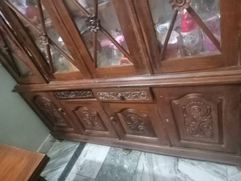 Showcase in excellent condition for sale 1