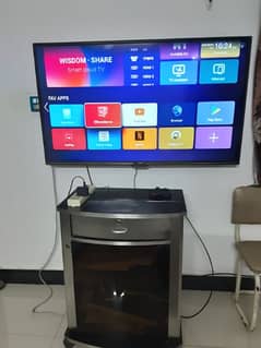 Smart TV 55 INCH. . BUILT IN HUNDREDS OF CHANNELS. NO NEED OF  CABLE