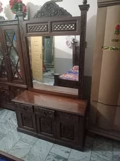 Chenoti style Dressing table is available for sale.